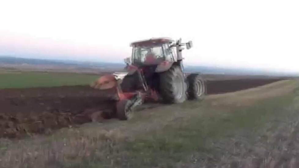 Case-IH MXM 155 en Accion - Trekkerweb.nl