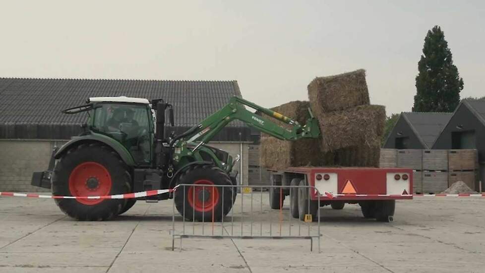 Voorlader werk met Fendt 724 SCR - Trekkerweb.nl