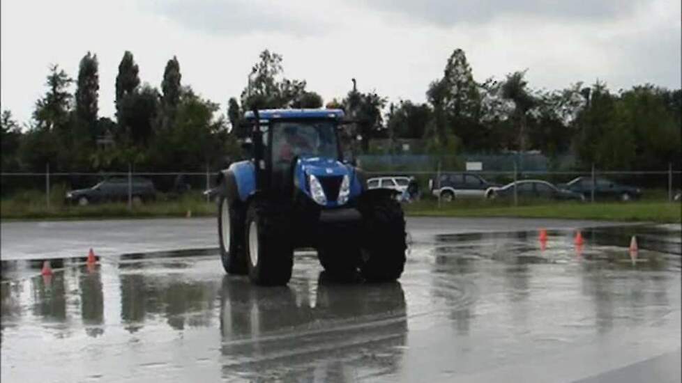 Driften met New Holland T7030 Trekkerweb.nl
