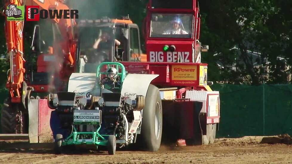 Heavy modified tractors - Tractorpulling Didam 2012