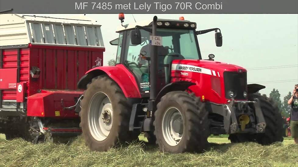 MF 7485 met Lely Tigo 70R Combi