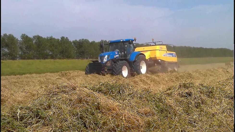 Loonbedrijf RVR Hoofddorp luzerne persen