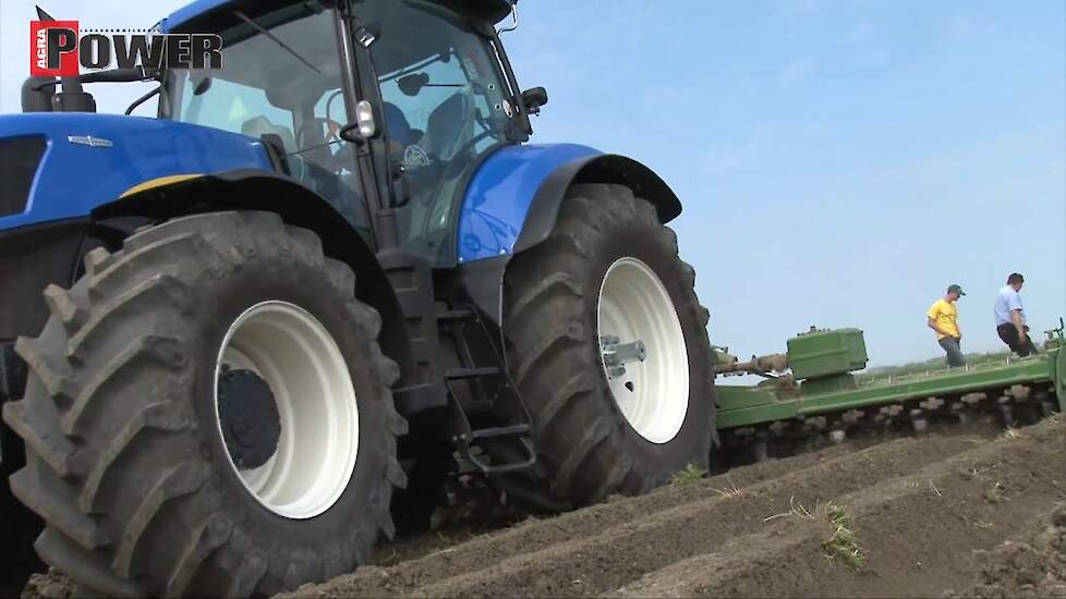 Grondbewerkingdemonstratie tijdens de New Holland Ride en Drive Demo 2010 - Agrio