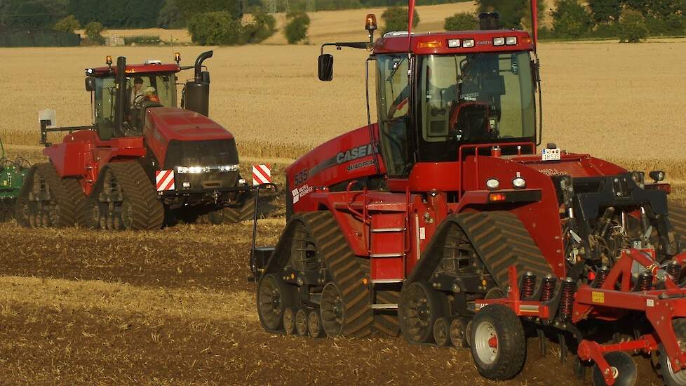 Stoppelbewerking met Case-IH Quadtrac Trekkerweb