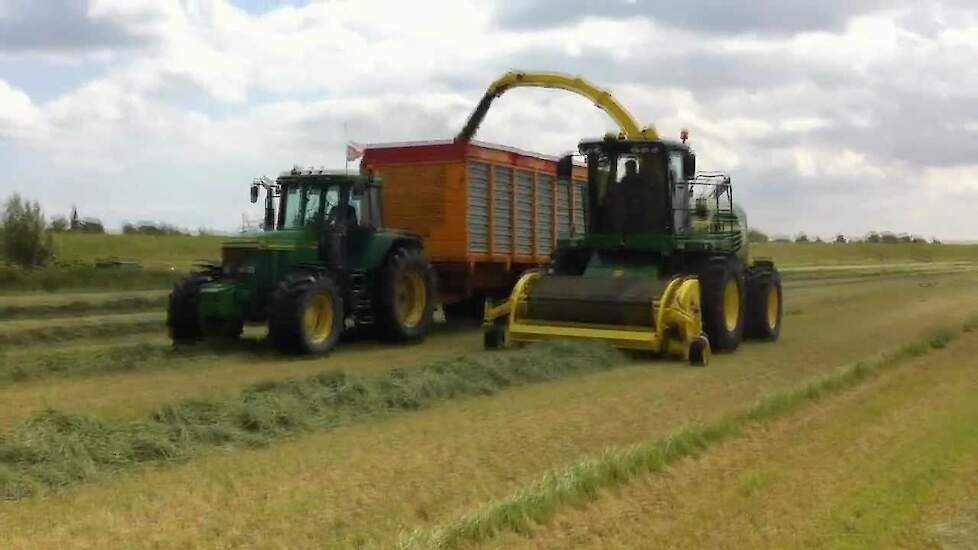 John Deere 7450i demo hakselaar - Trekkerweb.nl