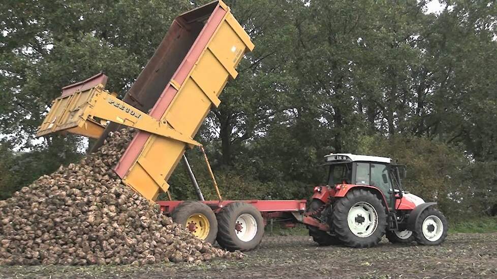 Suikerbieten transport met Steyr - Trekkerweb.nl