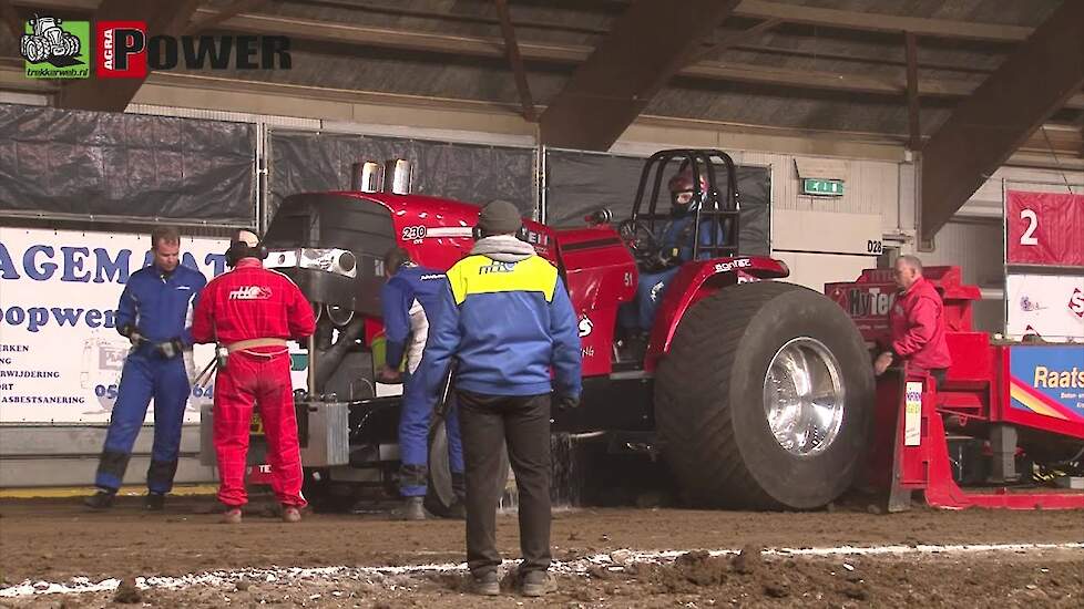 Interaction en All or Nothing - Indoor Zwolle 2013 (tractor pull)