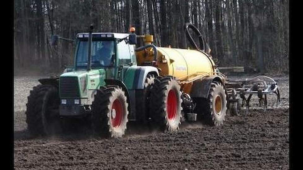 Fendt 824 met Veenhuis Trekkerweb.nl