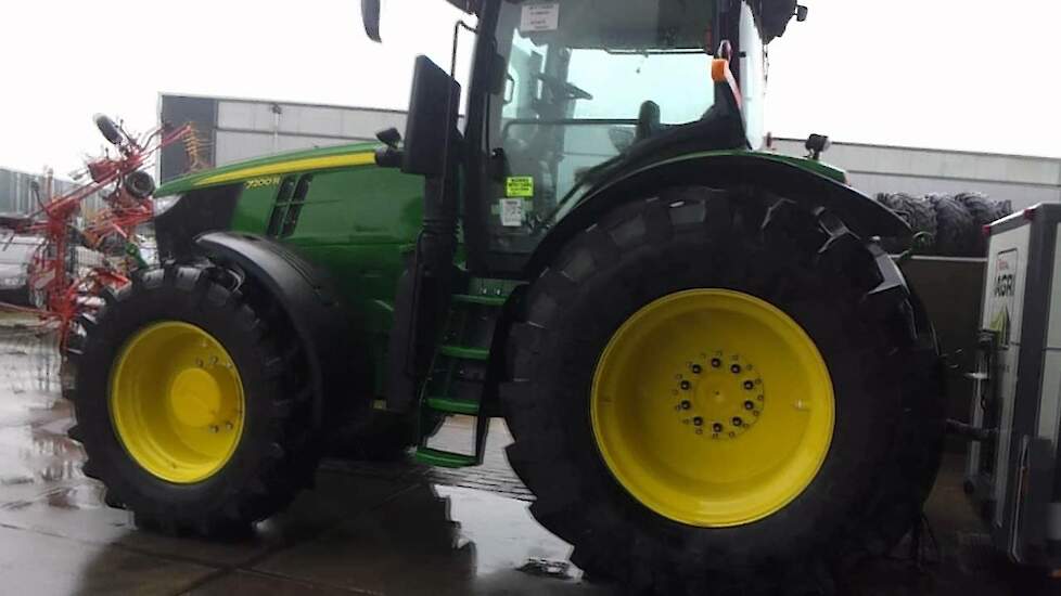 John Deere 7200R voor de waterrem - Trekkerweb.nl