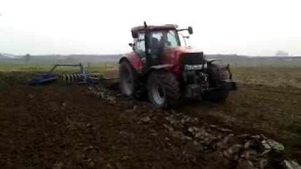 Ploegen met Case-IH 165 en Rabe 4 schaar