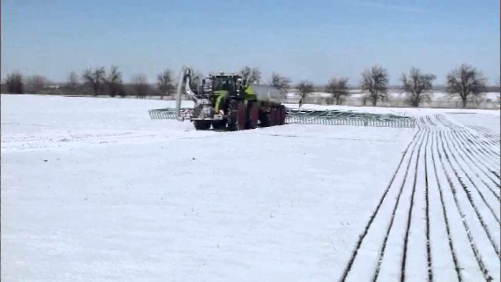 Claas Xerion 5000 met schwanenhalstank en 24mtr sleepvoet.  Trekkerweb