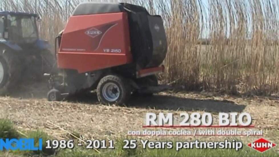 Kuhn VB 2160 Miscanthus aan het persenTrekkerweb