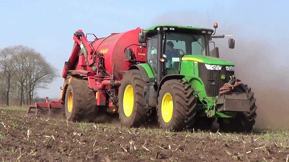 wwwjtnfotografie.nl - Bouwland bemesten met Loonbedrijf Broeze Nijverdal.
