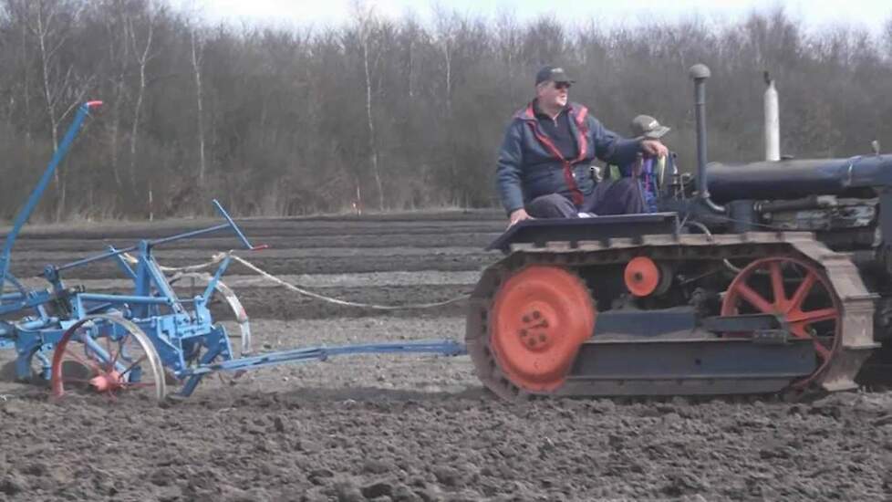 Mooi ploeg weer bij Tractorshow Tractorclub Barger-oosterveen Trekkerweb