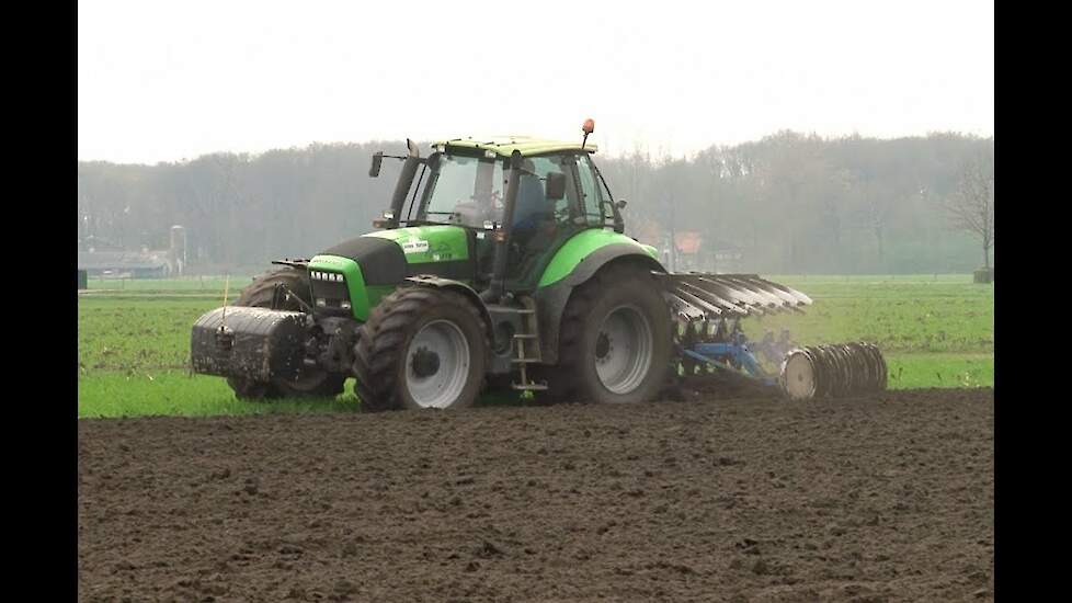 Deutz-Fahr Agrotron 215 met Lemken ploeg