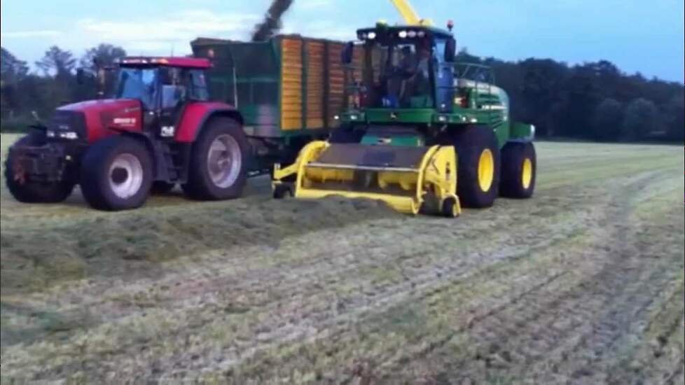 John Deere 7350i demo hakselaar - Trekkerweb.nl