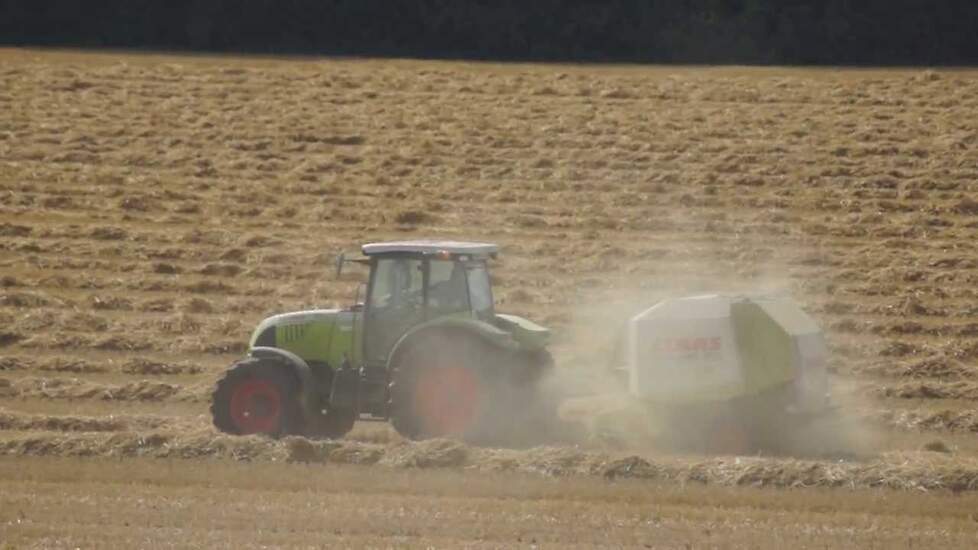 Stropersen met Claas Rollant 255 - Trekkerweb