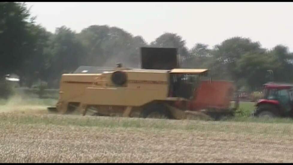 New Holland TX32 aan het combinen - Trekkerweb.nl