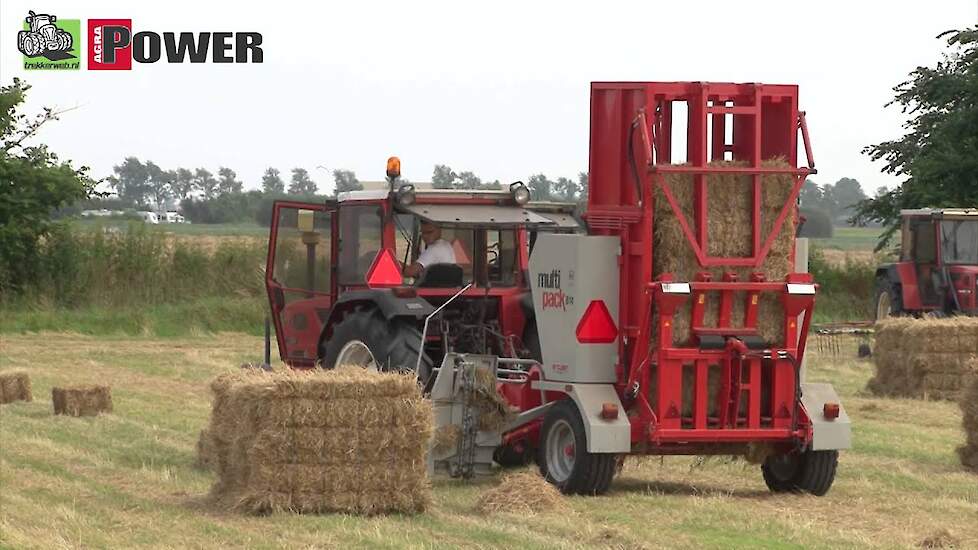 Balen verzamelaar aan het werk Arcusin b14 Trekkerweb