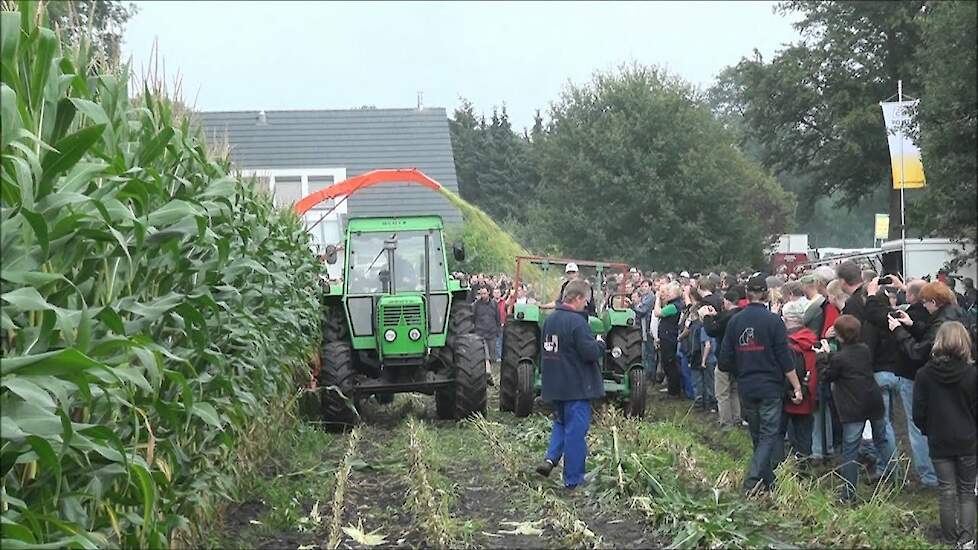 Maishakselen tijdens Feldtag 2011 in Nordhorn Trekkerweb