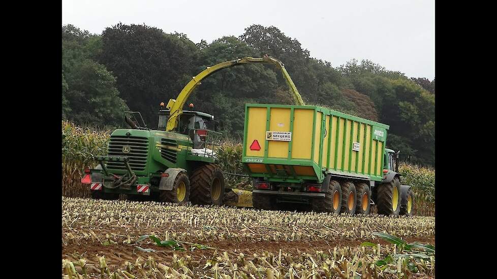 John Deere 7450/maishakselen/harvesting maize/2013/The Netherlands/Seegers uit Drempt