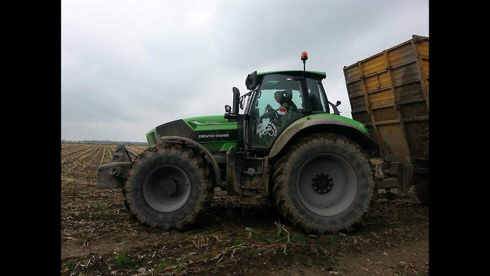 Deutz-Fahr TTV 7250 van Broekema B.V op demo in de mais Trekkerweb