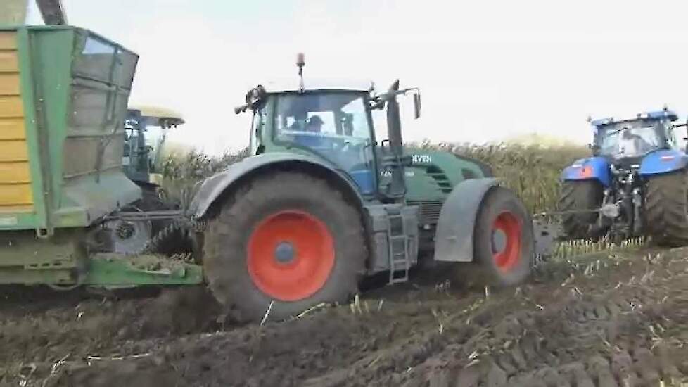 Krone 580 Prototype op zwaar perceel in de modder maisoogst Trekkerweb 580 big x maisernte