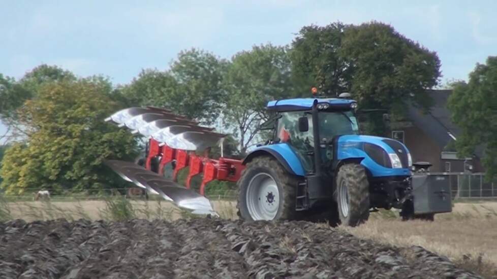 Ploegen met Landini 7.220 Vogel&Noot vijfschaar wentelploeg trekkerweb