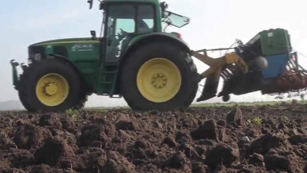 Graan zaaien met John Deere 6920 S Cooperatieve werktuigenvereniging uit Emmen Trekkerweb
