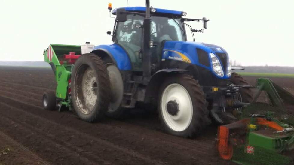 Volop aardappel poten in Groningen met AVR Ceres pootmachine Trekkerweb