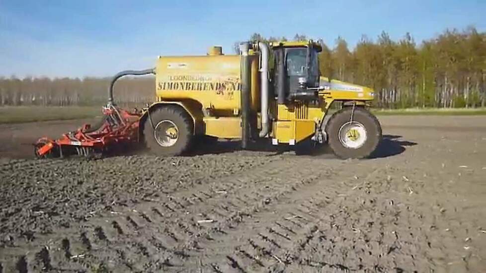 Mest op rijen: injecteren en spitten - Trekkerweb.nl