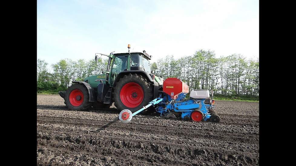 Fendt 711/ Mais Zaaien/ Maize Sowing/ Visch Doornspijk /Nunspeet/ The Netherlands/ 2014