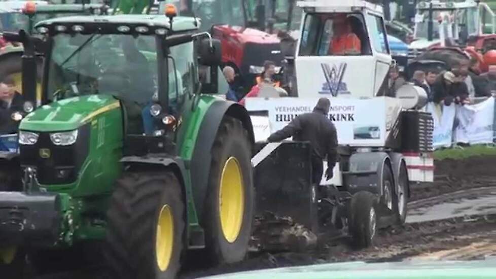 Werkzaamheden op de baan bij trekkertrek Den Velde Trekkerweb
