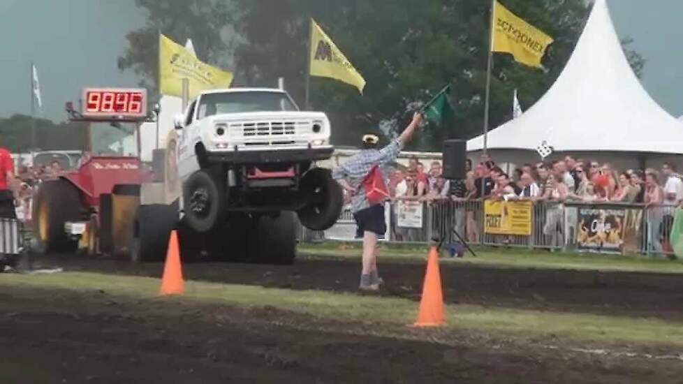 Flyingbaker bij trekkerslep Schoonebeek