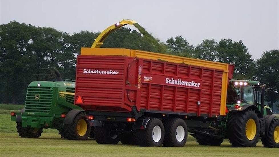 Zo nog even in het gras John Deere 7480I Prodrive Trekkerweb