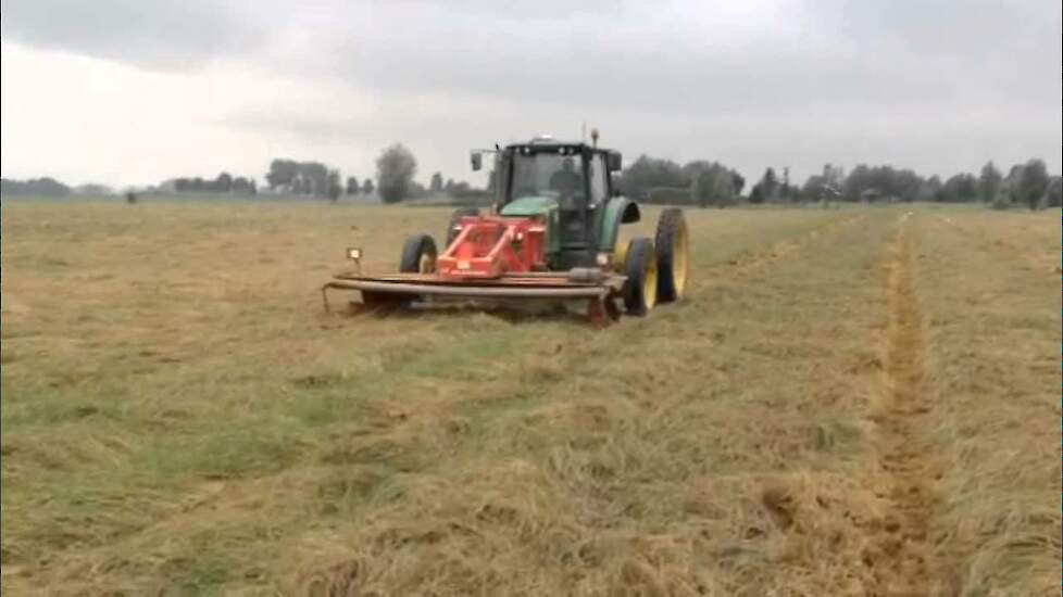 Loonbedrijf Verschoor en Oomen graszaad maaien met John Deere 6420 Trekkerweb