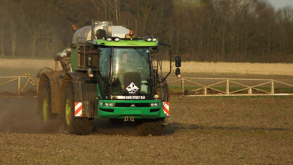 Van Der Stelt BV met Challenger Rogater RG 655 kali spuiten Trekkerweb