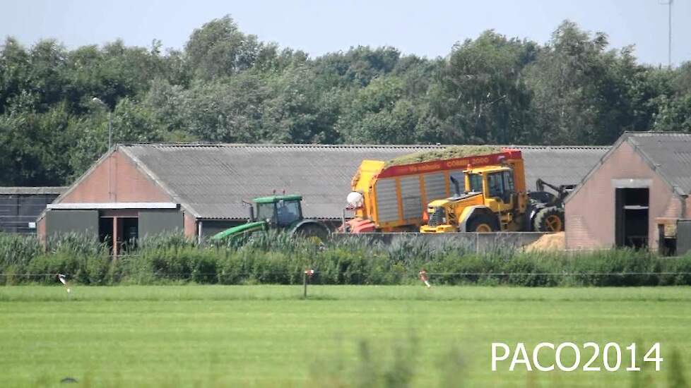 Loonbedrijf Reinders & van Rijswick erwten sto hakselen 2014