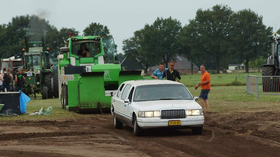 Dikke Limo voor de sleepwagen eerste geworden in zijn klasse! Trekkerweb