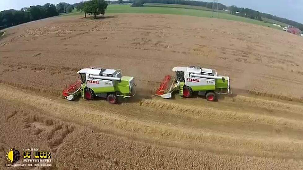 Loonbedrijf de Weer uit Bornerbroek Claas Lexion 430 combines.Trekkerweb