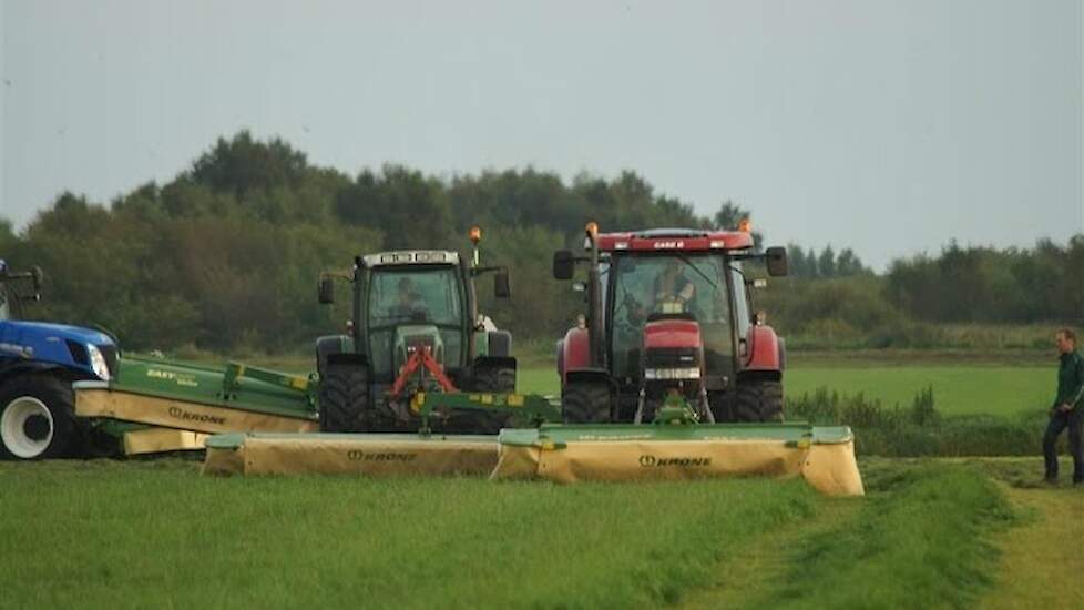 De maaiers bij Krone graslanddemo in Oldeboorn (Aldeboarn) Friesland Trekkerweb