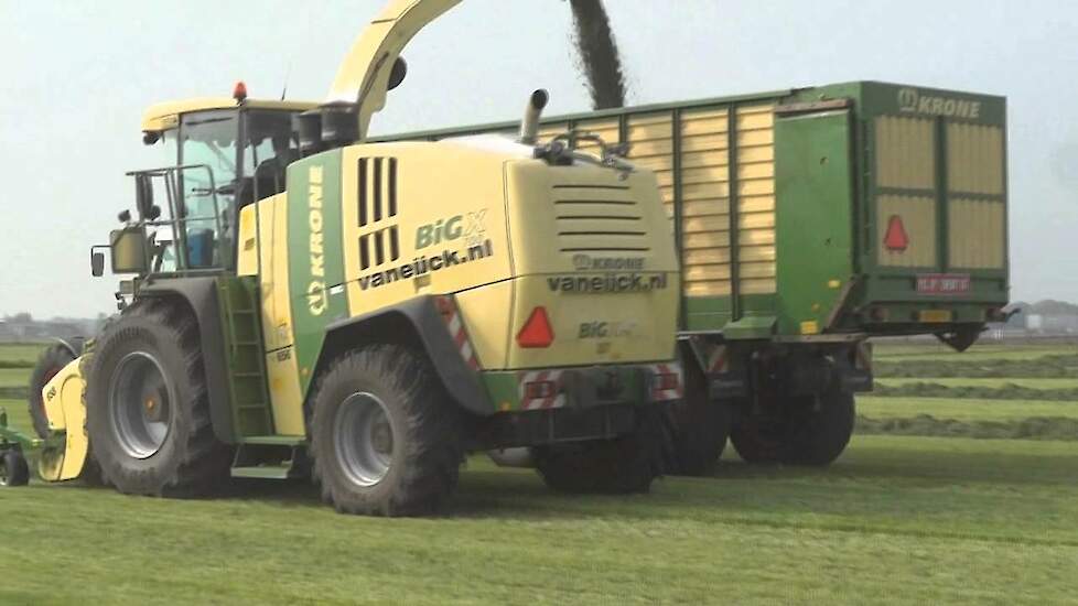 Loonbedrijf van Eijck met hun nieuwe 3e BiG X 700 Trekkerweb