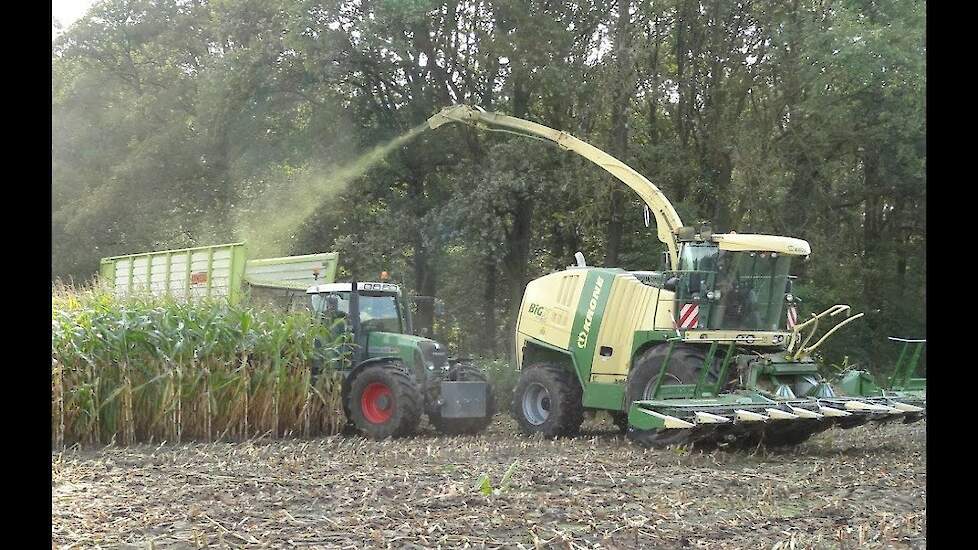 Loonbedrijf Mulders met de KRONE BiG X 850 met 12 rijige EasyCollect maisbek