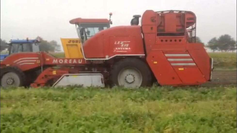 Ook onder zeer zware omstandigheden biedt Loonbedrijf Antuma de oplossing!