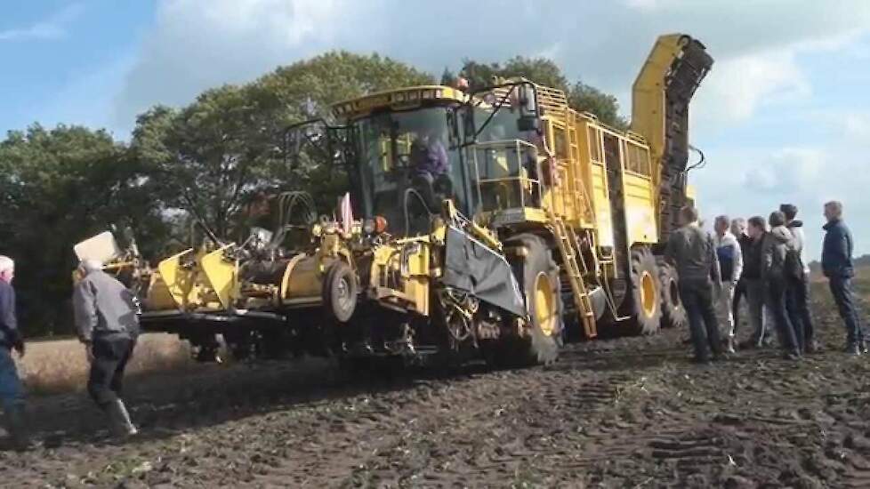 Volop belangstelling voor de Ropa rooidemo van Loonbedrijf Snoeijing Trekkerweb