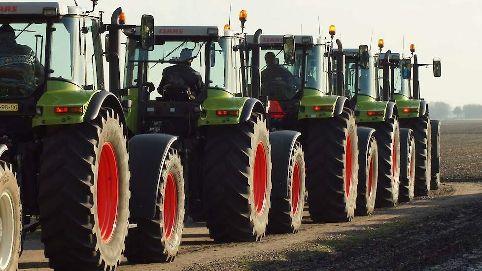 Aansluiten in de rij voor 50 jaar Robertus Mechanisatie - Trekkerweb.nl