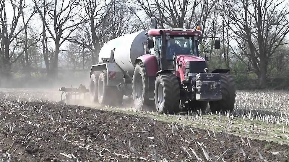 Case-IH 195 CVX met HPR landtechnik tank mestuitrijden Trekkerweb