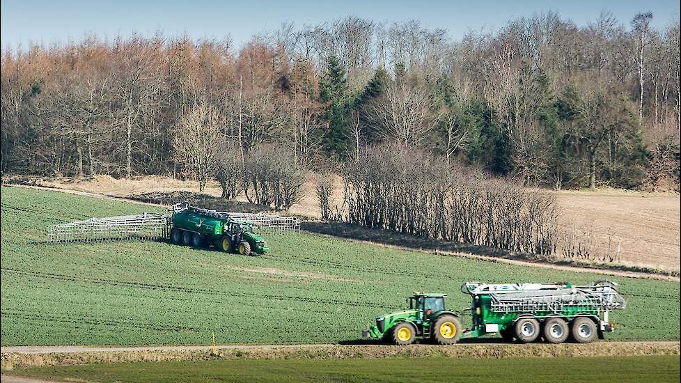 Samson PG II 27 kuub en John Deere 8R Trekkerweb