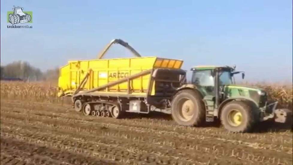 BLW hooglosser op tracks met opzetschotten voor maisoogst uitgerust Trekkerweb