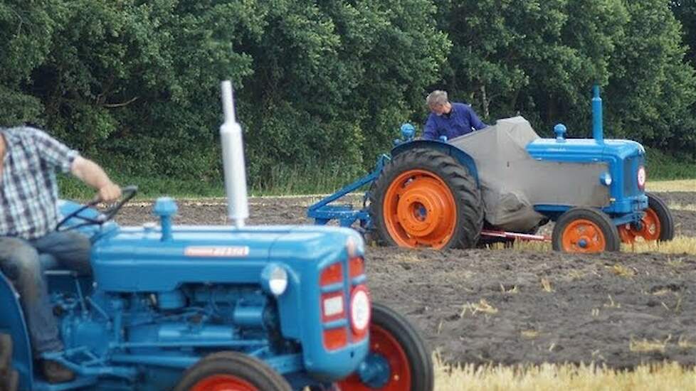 Ploegwedstrijden alleen met een Ford of een Fordson Trekkerweb (beta)